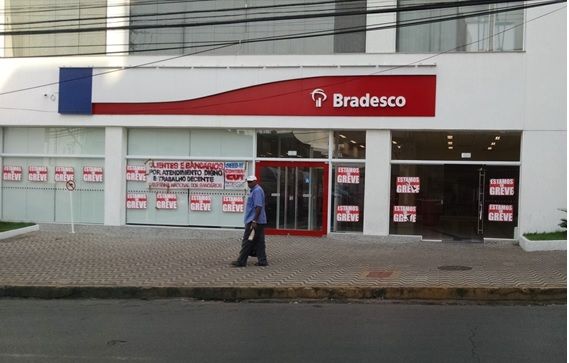 Greve dos bancrios gera transtornos para populao em Mato Grosso; enfermeira pode perder emprego sem emisso de PIS