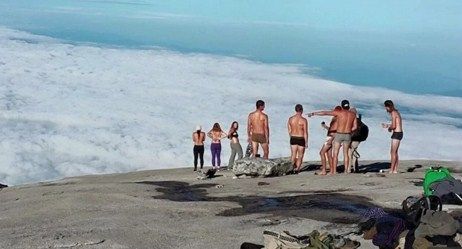 O grupo de nudistas -