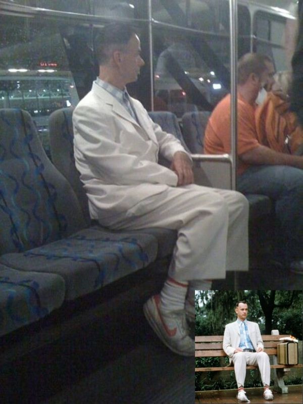Ssia de Forrest Gump fez sucesso nas redes sociais ao ser fotografado em aeroporto. Na foto pequena, Tom Hanks como Forrest Gump