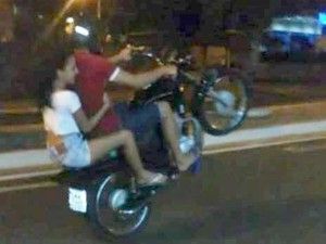 Jovem havia postado no Facebook manobra ilegal em motocicleta em 17 de junho