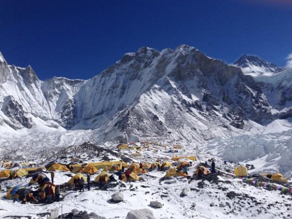 Tendas em acampamento no monte Everest
