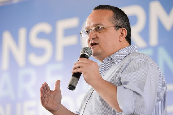 Pedro Taques diz que  preciso terminar VLT, mas consrcio no cumpre contrato