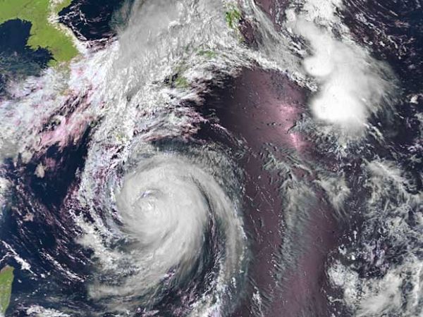 Imagem de satlite mostra o tufo Halong a sudoeste do Japo.