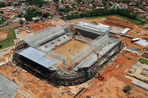 Arena Pantanal j recebe obras na fachada metlica