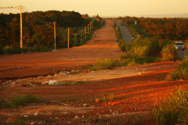 Obras de duplicao da rodovia Mrio Andreazza: meses de ntida paralisao