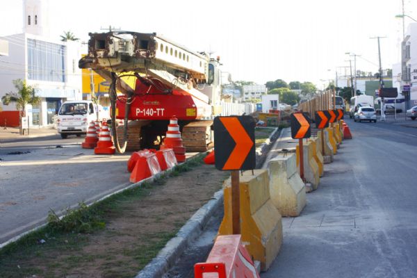 Com avano de obras, avenida Prainha enfrenta caos e desorganizao