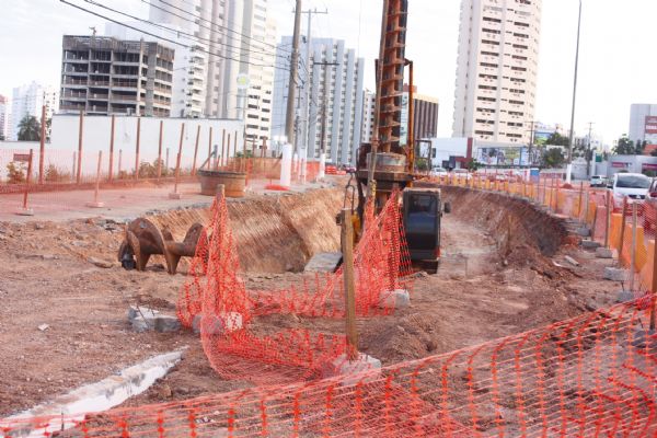 Escavaes da trincheira Luis Felipe, na avenida do CPA