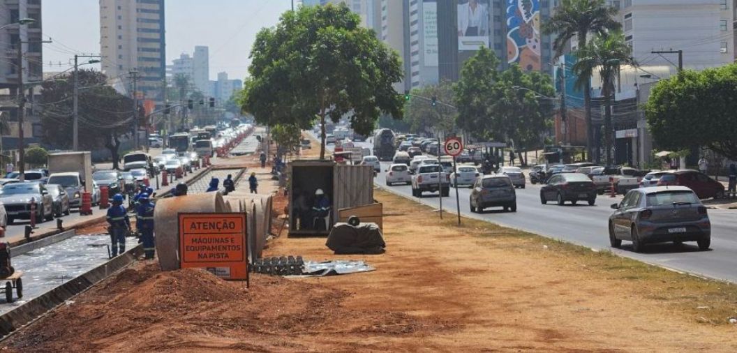 Mauro Mendes admite atraso nas obras do BRT e diz que escassez de mo de obra afeta cronograma