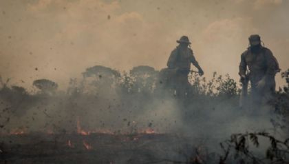 MT registra mais de 100 focos de calor; incndio s margens do Rio Pantanal
