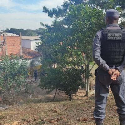 Polcia Militar impede ocupao ilegal de rea pblica em Vrzea Grande