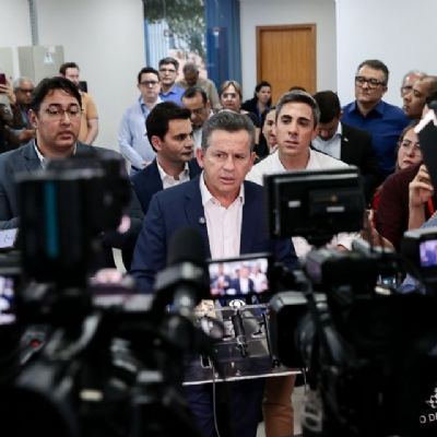 Mauro aguarda Seduc para decidir corte de salrios de professores: 'sai na rua, xinga o governo e depois quer dilogo?'