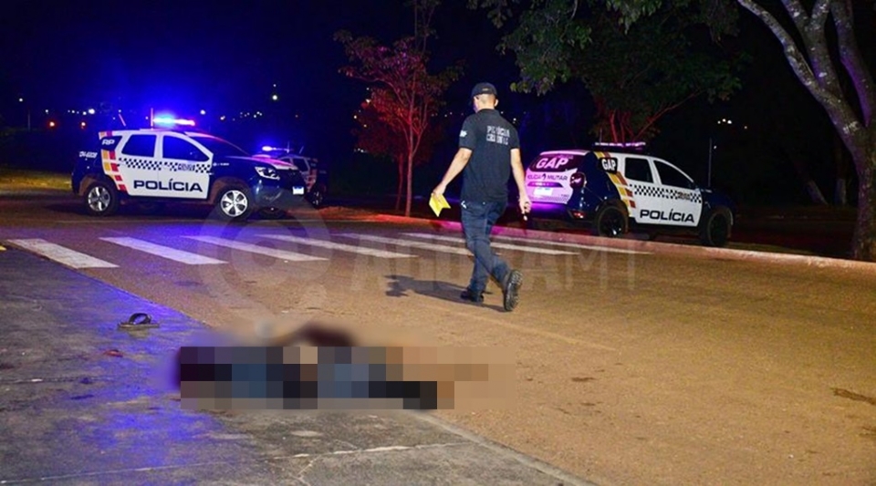 Jovem de 29 anos sai de bar para urinar e  morto a tiros por suspeitos de moto