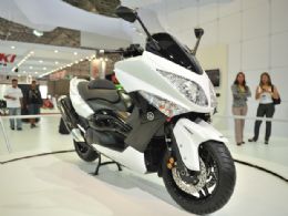 Kawasaki e Yamaha estudam trazer 3 big scooters ao mercado Brasileiro