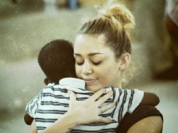 Miley Cyrus posta foto durante viagem humanitria ao Haiti
