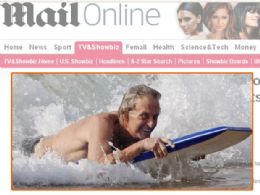 Aps tratamento contra cncer, Michael Douglas surfa no Hava