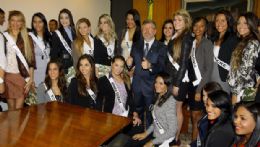 Presidente da Cmara recebe no gabinete candidatas a miss Brasil
