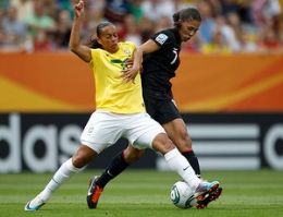 Em jogo inacreditvel, Daiane falha, musa Solo brilha e EUA vencem Brasil