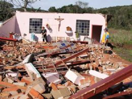 Temporal provoca 3 mortes e deixa 3 mil fora de casa no Rio Grande do Sul