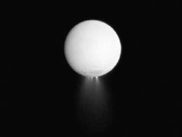 Sonda registra sprays de gua em lua de Saturno