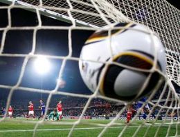 Jabulani, o retorno. Bola da Euro 2012 promete ser pior que sua antecessora