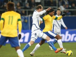 Mano Menezes diz que Ronaldinho precisa mudar comportamento na busca pela melhora