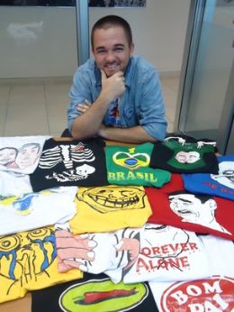 Marcelo Ostia e suas camisetas personalizadas: felicidade