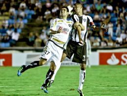 Botafogo derrota o Atltico-MG e tem boa vantagem para a partida de volta