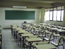 Aps apago, 10.700 estudantes permanecem sem aulas
