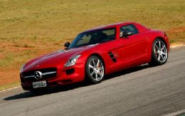 Mercedes vende 100 unidade do SLS AMG