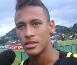 Neymar nega tratamento diferenciado de Ganso e se diz com saudades