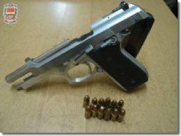 Jovem de 15 anos leva arma para a escola em Gois