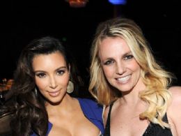 Britney Spears esteve na festa pr-Grammy e tirou uma foto ao lado de Kim Kardashian