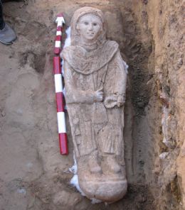 Arquelogos encontram no Egito 14 tumbas do sculo 3 a.C.