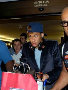 Neymar no se preocupa com fase da Seleo:  continuar trabalhando