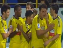 Festa no Daguesto: Anzhi vence com gols de Eto'o e Roberto Carlos