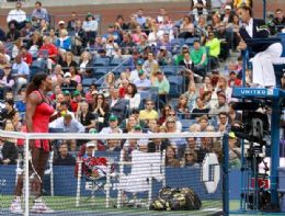 Novo incidente envolvendo Serena e rbitra pode render multa  tenista
