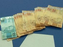 Trio estava com R$ 1.300 falsificados, em notas de R$ 100 e R$ 50