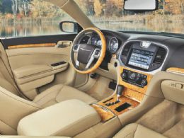 Chrysler revela o interior do sed 300C