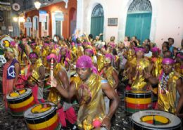 Os percussionistas do Olodum: esse ano so 100 msicos