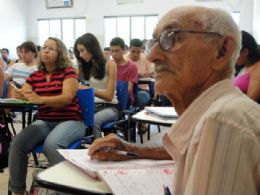 Idoso de 86 anos realiza sonho e cursa matemtica na UFMS