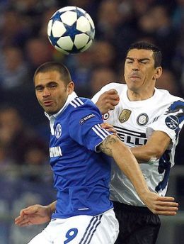Ral amplia recorde, Schalke elimina campeo Inter e avana s semifinais