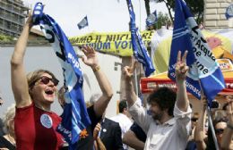 Berlusconi reconhece derrota em referendos na Itlia