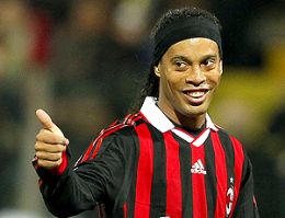Cpula do Milan j admite se desfazer de Ronaldinho, diz jornal