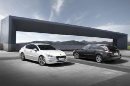 Com o 508, Peugeot adota nova identidade visual