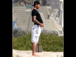 Grvido? David Beckham relaxa na postura e fica com barrigo