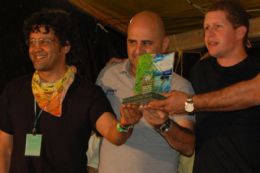 Celso, Mrcio e Fred - equipe do Super Motor recebendo trofu de participao do Rally Berohok