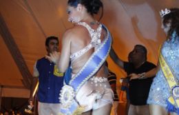 Scheila Carvalho  coroada rainha de escola de samba e mostra demais (Veja fotos)