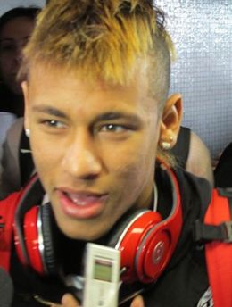 Santos voa para Uruguai, e presidente faz previso: 'Vulco vai ser o Neymar'