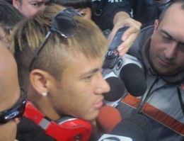 Neymar nega acordo com Real Madrid: 'Hoje, nada me tira do Santos'