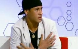 Neymar comenta confuso: 'Errei, mas estavam batendo demais'